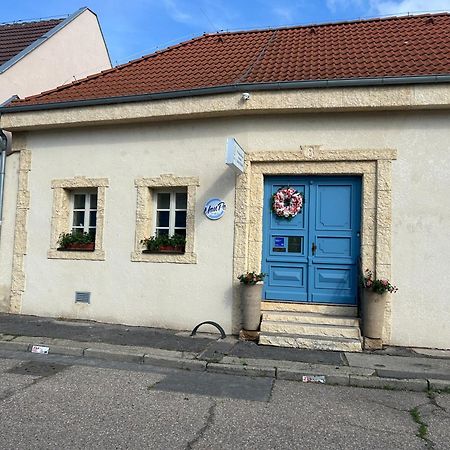 Monpe Apartmanik S Atmosferou Komárno エクステリア 写真