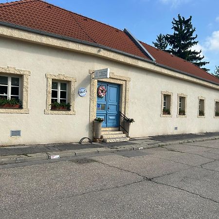 Monpe Apartmanik S Atmosferou Komárno エクステリア 写真