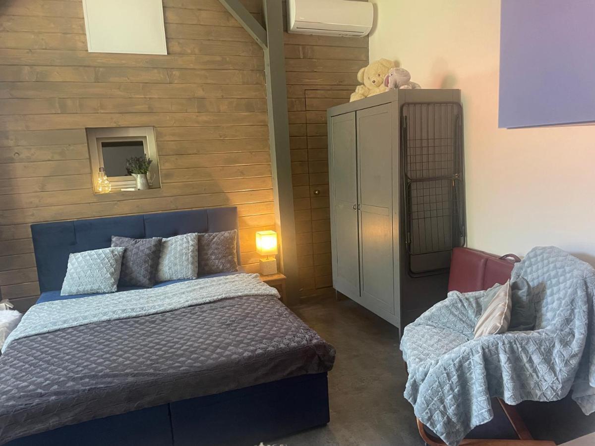 Monpe Apartmanik S Atmosferou Komárno エクステリア 写真