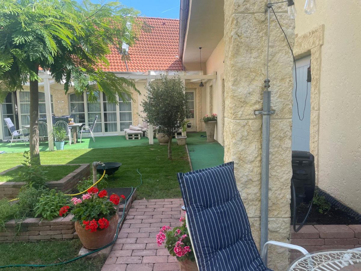 Monpe Apartmanik S Atmosferou Komárno エクステリア 写真