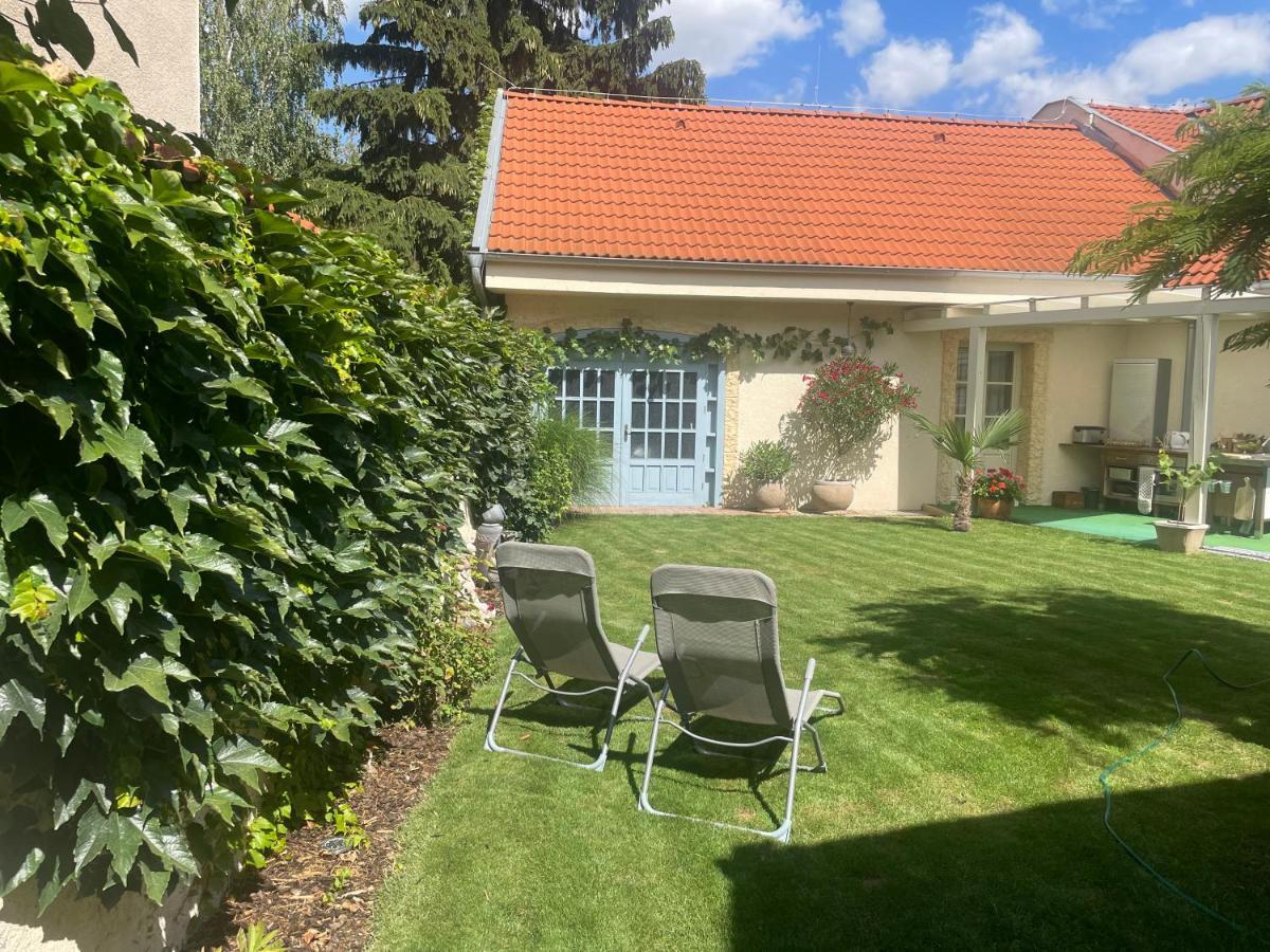 Monpe Apartmanik S Atmosferou Komárno エクステリア 写真