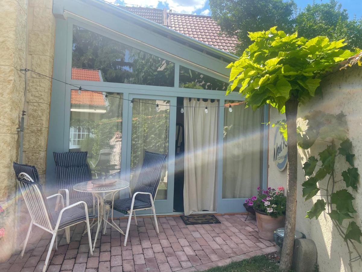 Monpe Apartmanik S Atmosferou Komárno エクステリア 写真