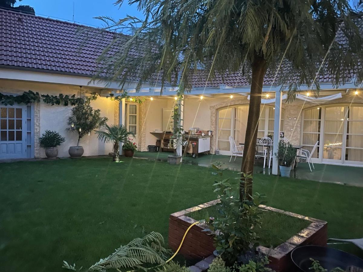 Monpe Apartmanik S Atmosferou Komárno エクステリア 写真