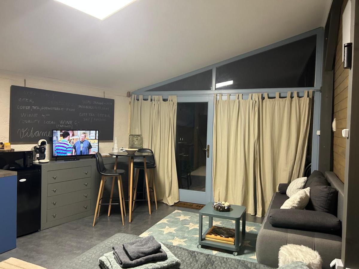 Monpe Apartmanik S Atmosferou Komárno エクステリア 写真