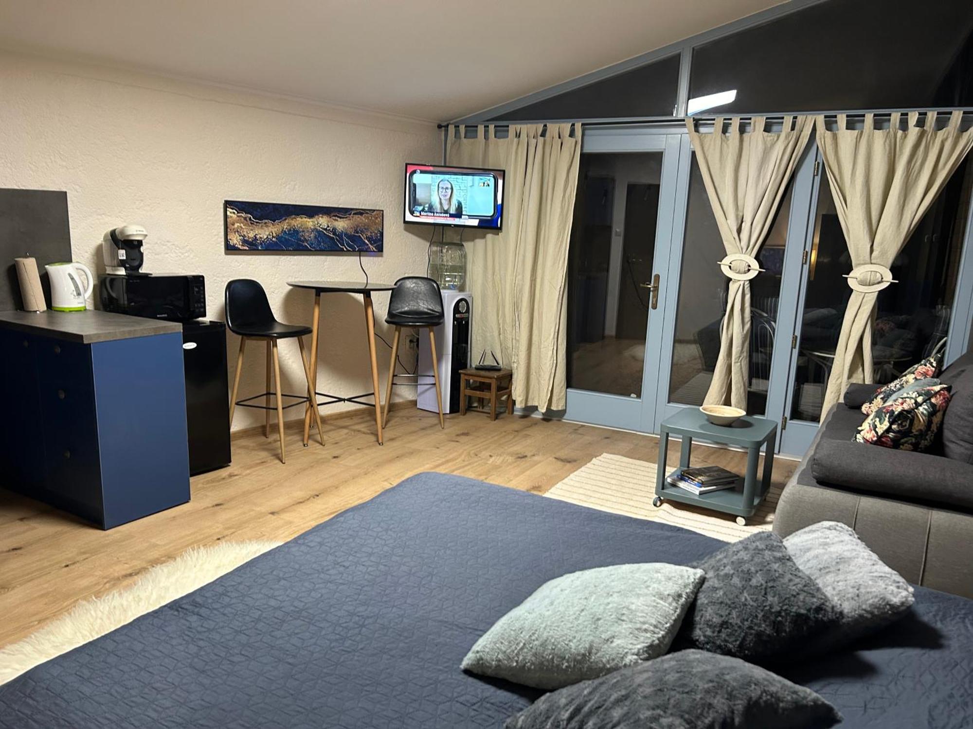 Monpe Apartmanik S Atmosferou Komárno エクステリア 写真