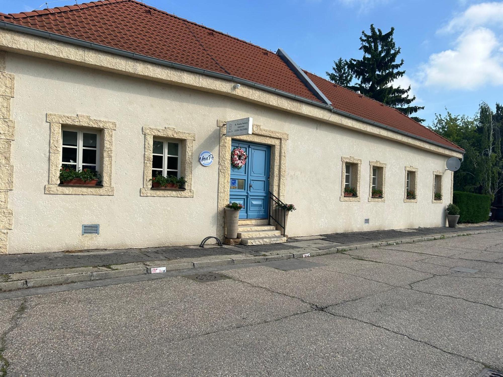 Monpe Apartmanik S Atmosferou Komárno エクステリア 写真